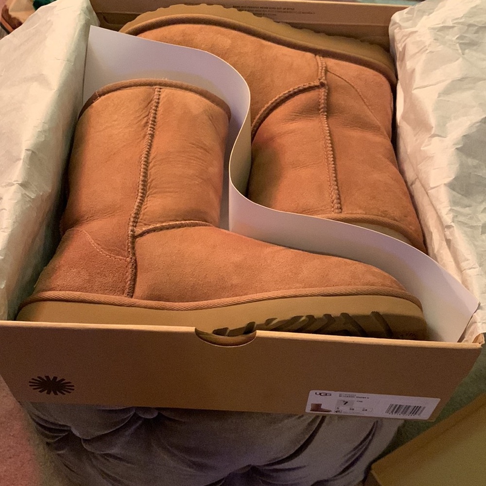 UGG classic short II